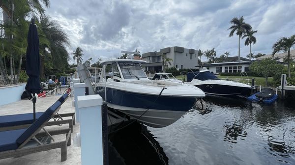 Boston Whaler 350 Realm 