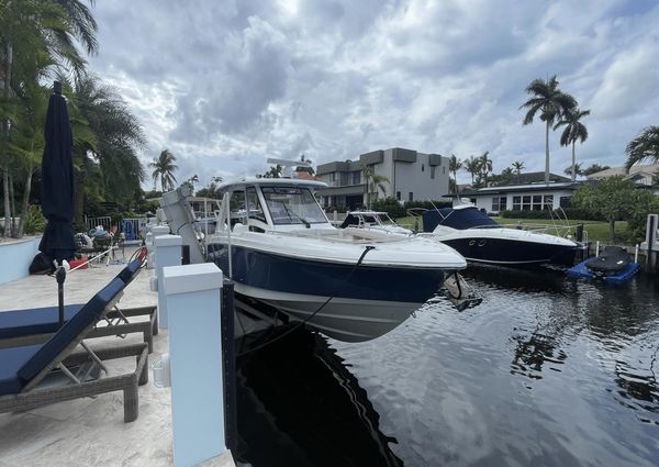 Boston Whaler 350 Realm image