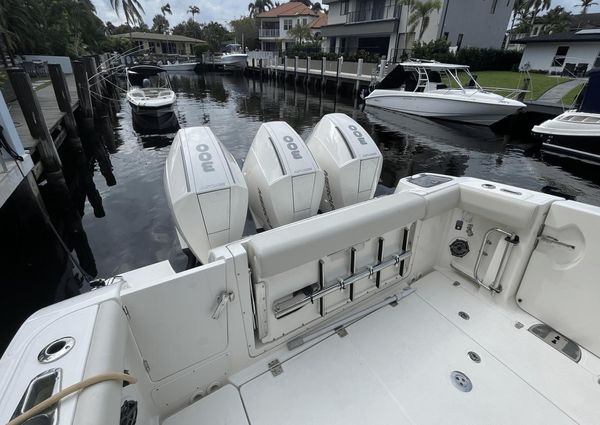 Boston Whaler 350 Realm image