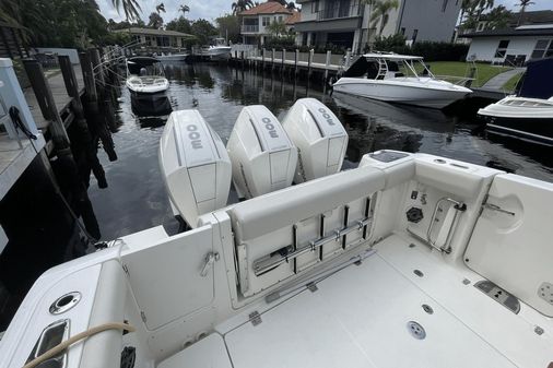 Boston Whaler 350 Realm image