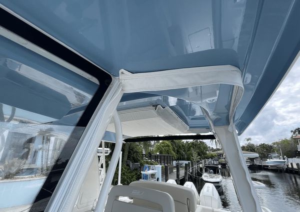 Boston Whaler 350 Realm image