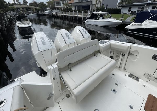 Boston Whaler 350 Realm image