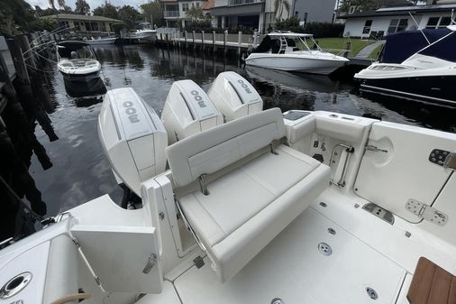 Boston Whaler 350 Realm image