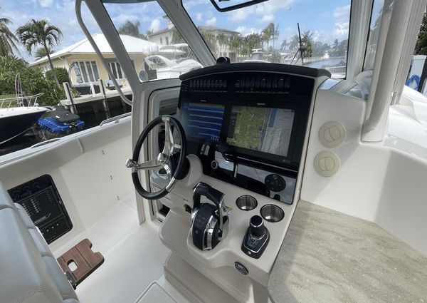 Boston Whaler 350 Realm image