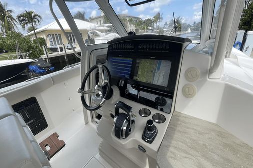 Boston Whaler 350 Realm image