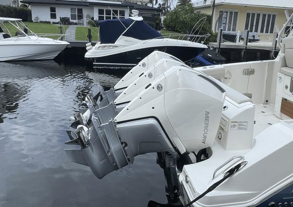 Boston Whaler 350 Realm image