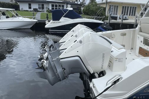 Boston Whaler 350 Realm image