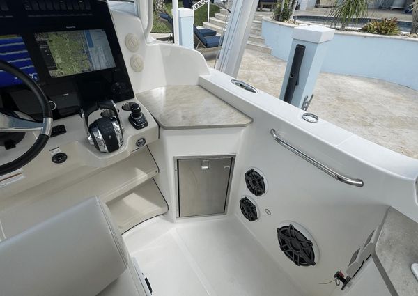 Boston Whaler 350 Realm image