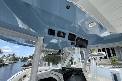 Boston Whaler 350 Realm image