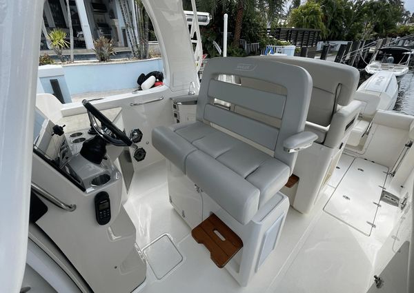 Boston Whaler 350 Realm image