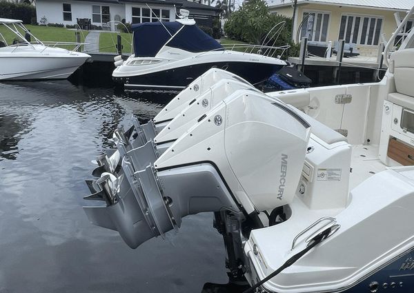 Boston Whaler 350 Realm image