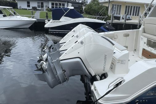 Boston Whaler 350 Realm image