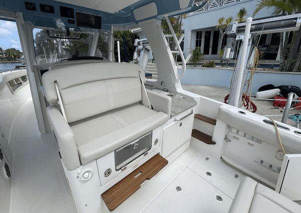 Boston Whaler 350 Realm image