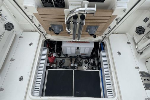 Boston Whaler 350 Realm image