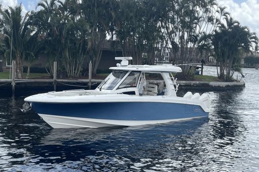 Boston Whaler 350 Realm image