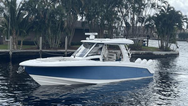 Boston Whaler 350 Realm 