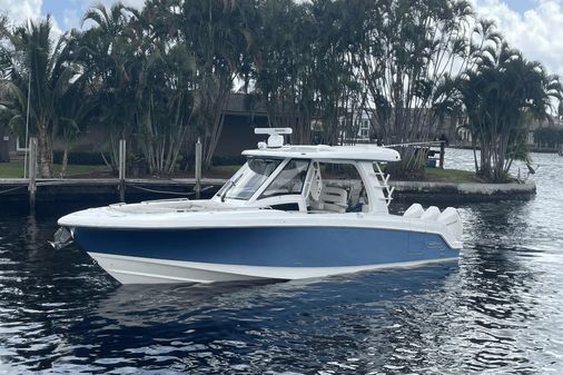 Boston Whaler 350 Realm image