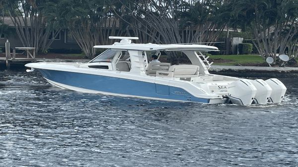 Boston Whaler 350 Realm 