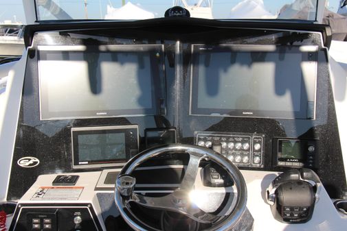 Sea Fox 328 Commander image