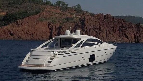 Pershing 70 