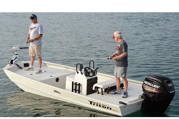 Triton 1862 CC Bay - main image