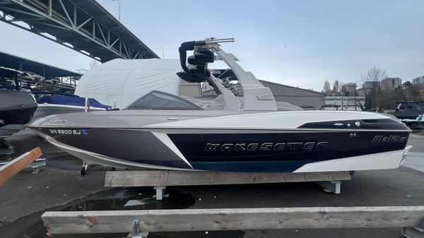 Malibu Wakesetter 25 LSV 