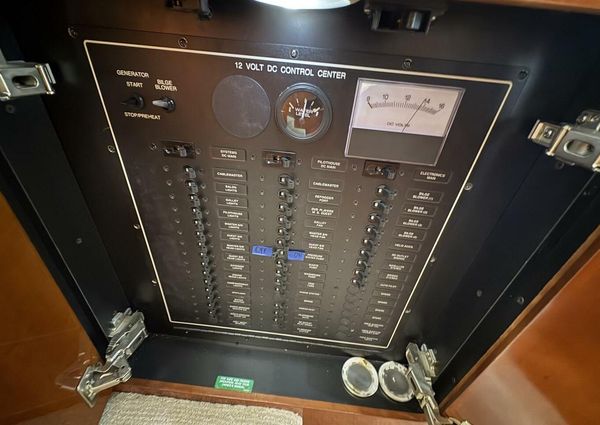 Carver 56 Voyager image