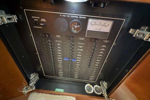 Carver 56 Voyager image