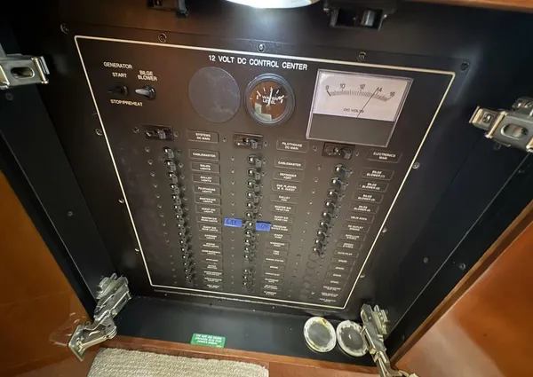 Carver 56 Voyager image