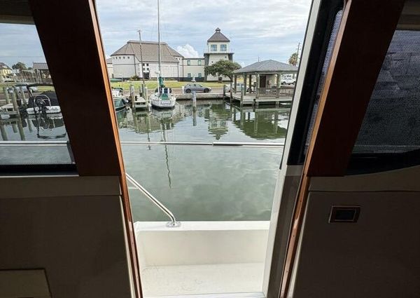 Carver 56 Voyager image