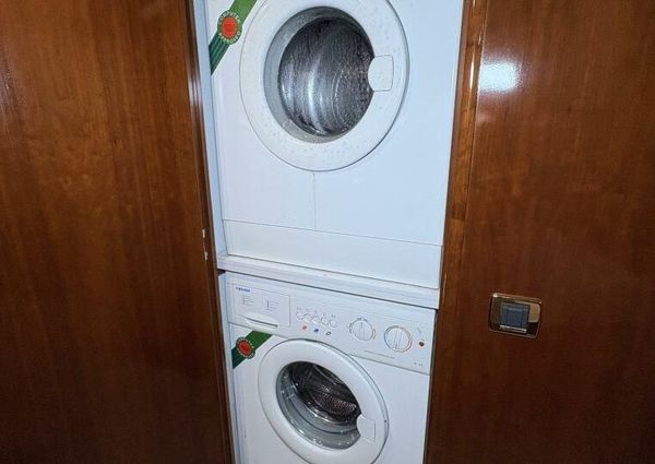 Carver 56 Voyager image