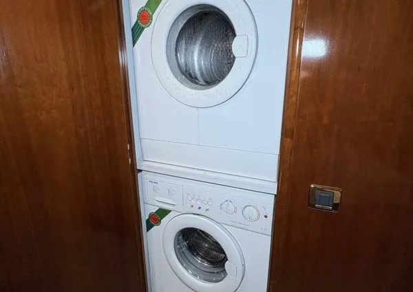 Carver 56 Voyager image