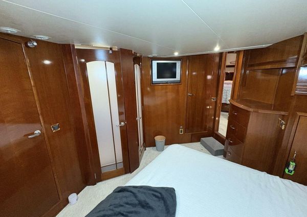 Carver 56 Voyager image