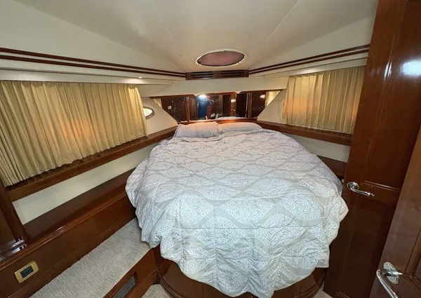 Carver 56 Voyager image