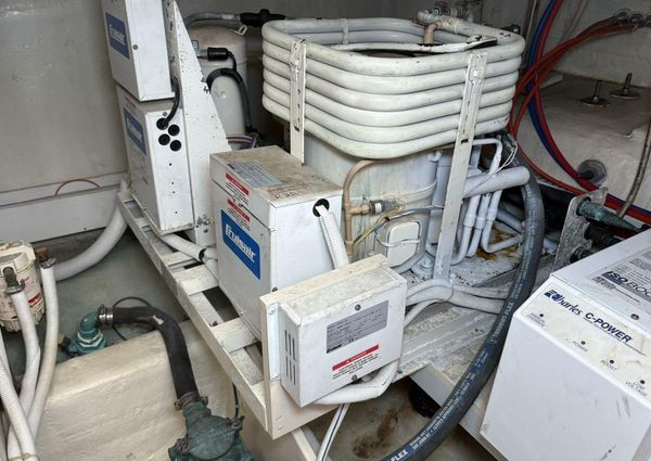 Carver 56 Voyager image