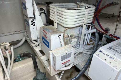 Carver 56 Voyager image