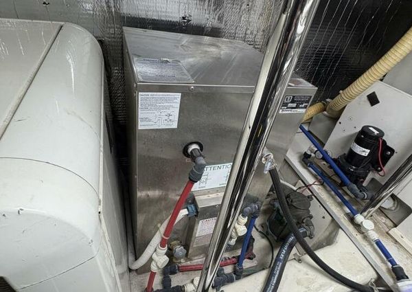 Carver 56 Voyager image