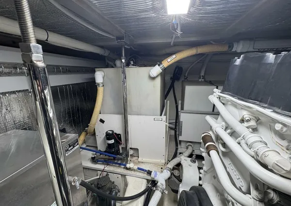 Carver 56 Voyager image