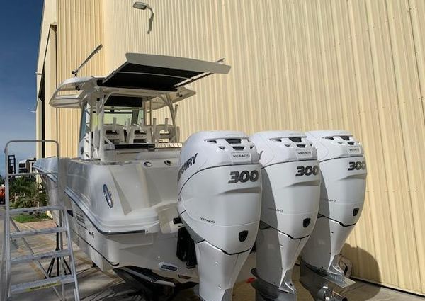 Boston Whaler 350 Outrage image