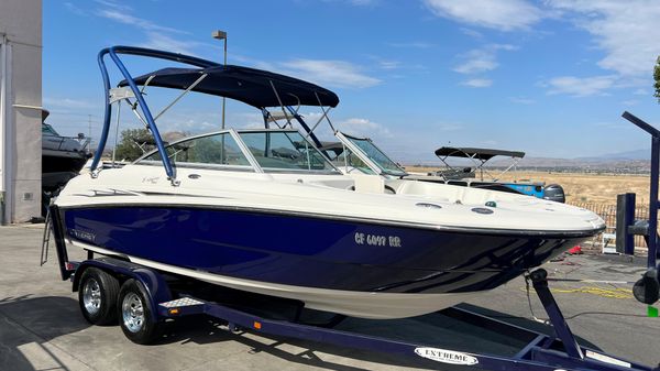 Monterey 220 Explorer