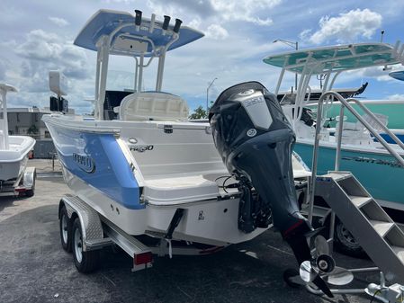 Robalo R230-CENTER-CONSOLE image