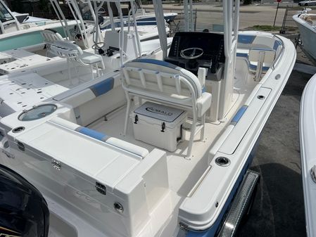 Robalo R230-CENTER-CONSOLE image