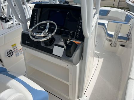 Robalo R230-CENTER-CONSOLE image