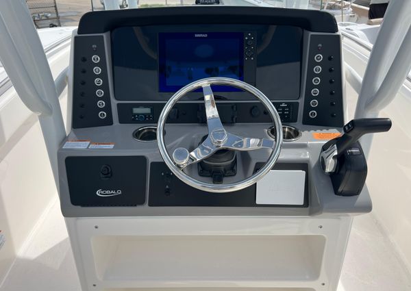 Robalo R230-CENTER-CONSOLE image