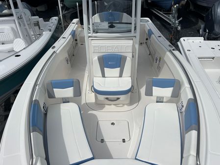 Robalo R230-CENTER-CONSOLE image