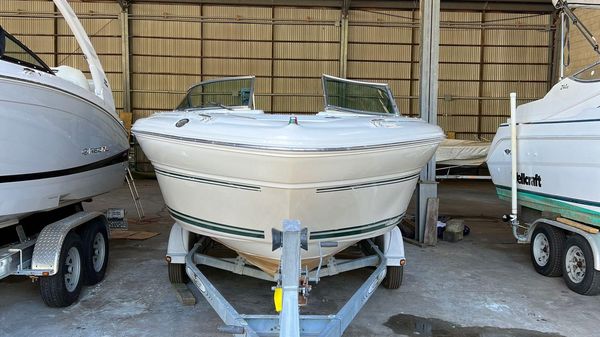 Sea Ray 210 Signature