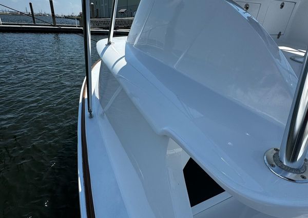 Bertram 31 Flybridge Cruiser image