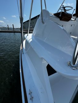 Bertram 31 Flybridge Cruiser image