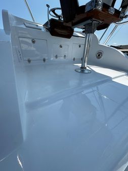 Bertram 31 Flybridge Cruiser image