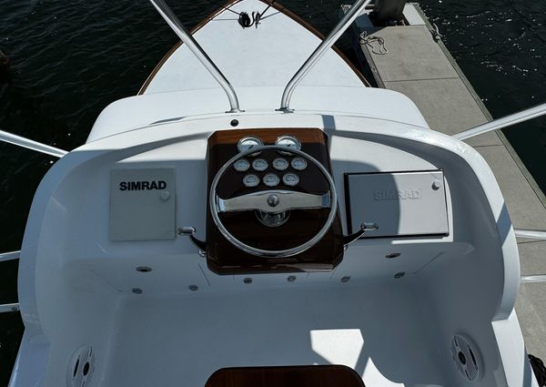 Bertram 31 Flybridge Cruiser image